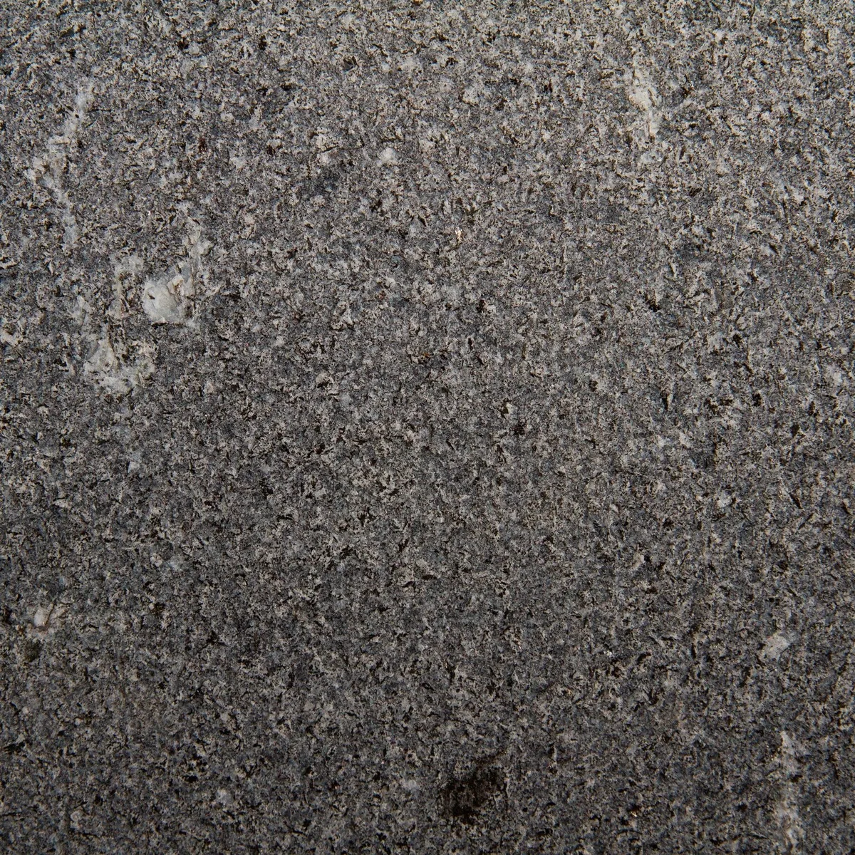 Preto Venato granite, medium grain